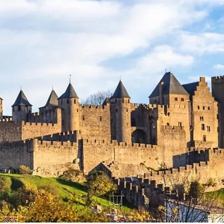 Holiday home Chateau Sur Le Canal Du Midi Proche De Carcassonne Trebes